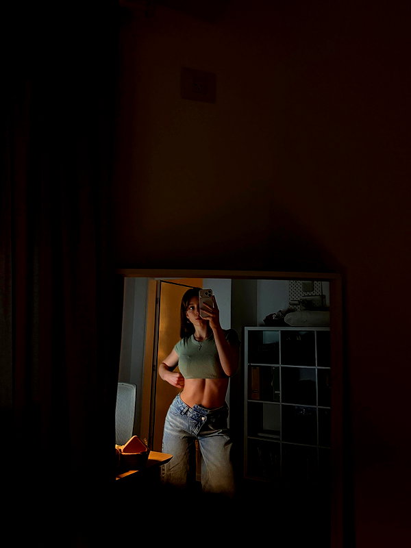 lia_ey99 instagram image archive image