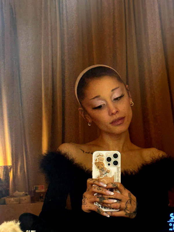 arianagrande instagram image archive image