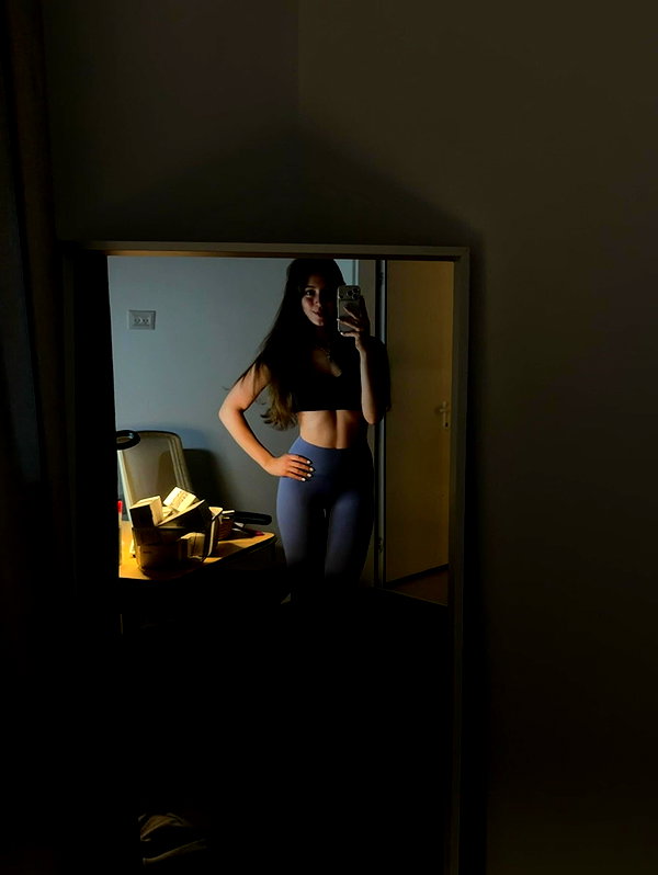 lia_ey99 instagram image archive image