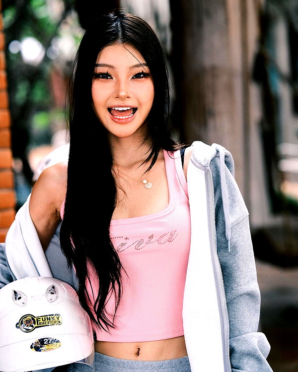 ll.lu1s instagram image archive image