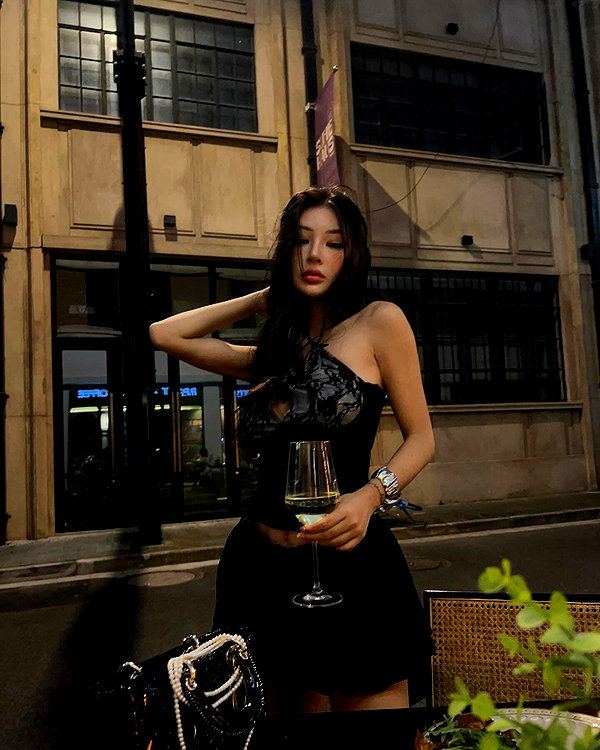 ll.lu1s instagram image archive image