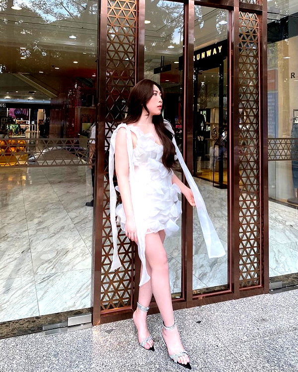 lyhythuedoxinh instagram image archive image