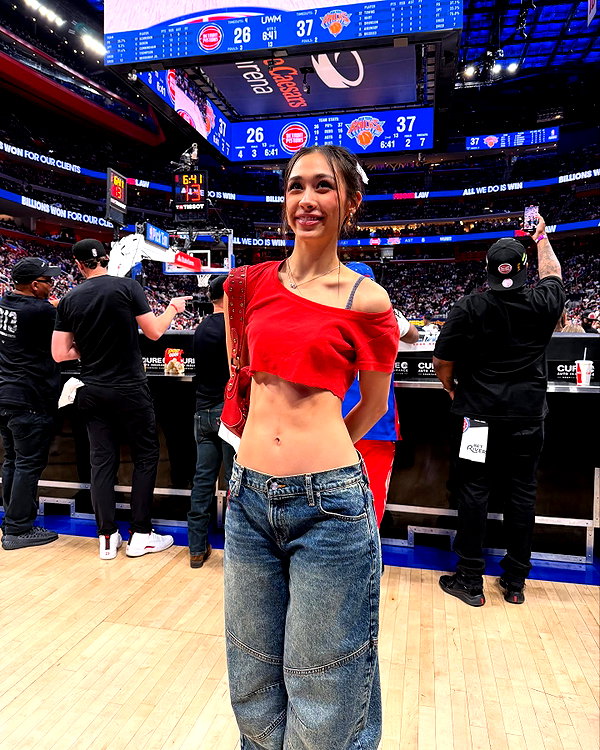 cait.knight instagram image archive image