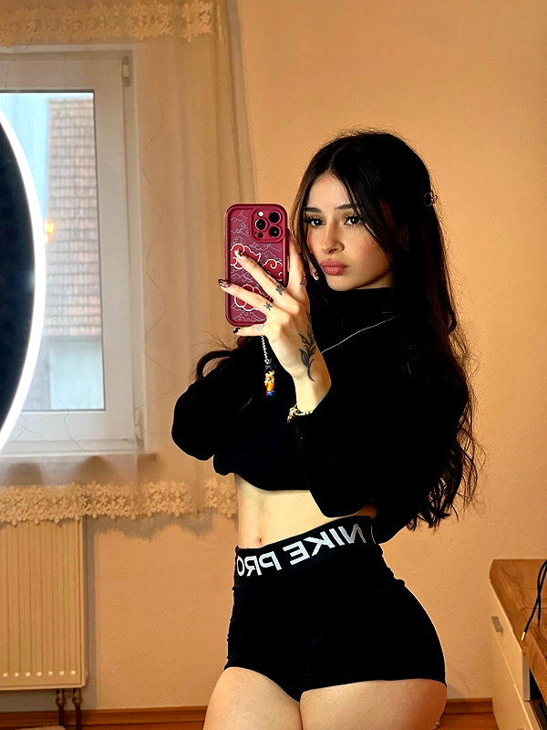 cata.leyah instagram image archive image