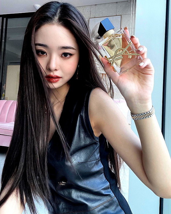 dear.zia instagram image archive image