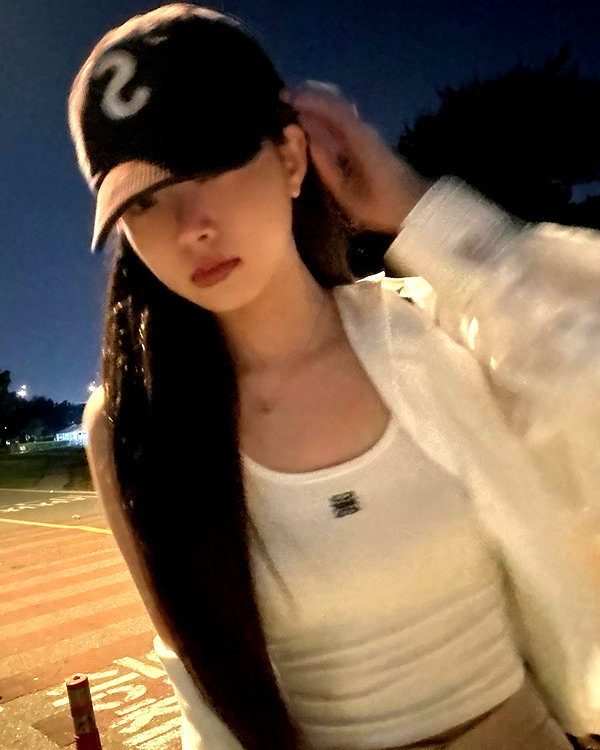 hhh.e_c.v instagram image archive image