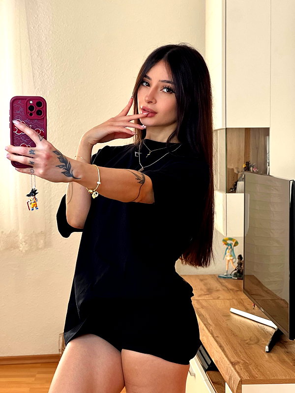 cata.leyah instagram image archive image