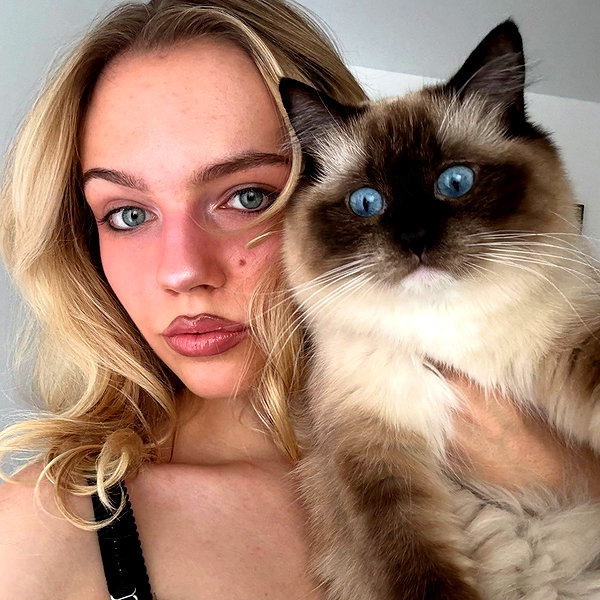 leni.bahr instagram image archive image