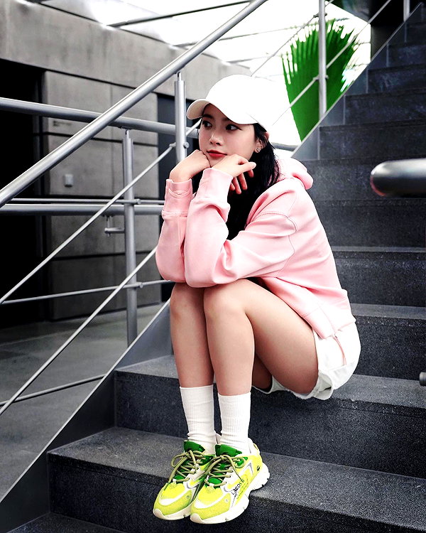 hhh.e_c.v instagram image archive image