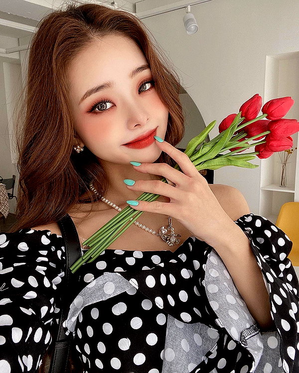dear.zia instagram image archive image