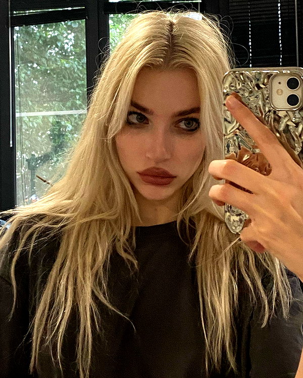 anya4everr instagram image archive image