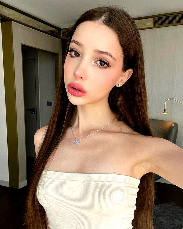 baddiesessence instagram image archive image