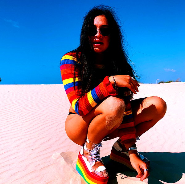 romi_henenson instagram image archive image