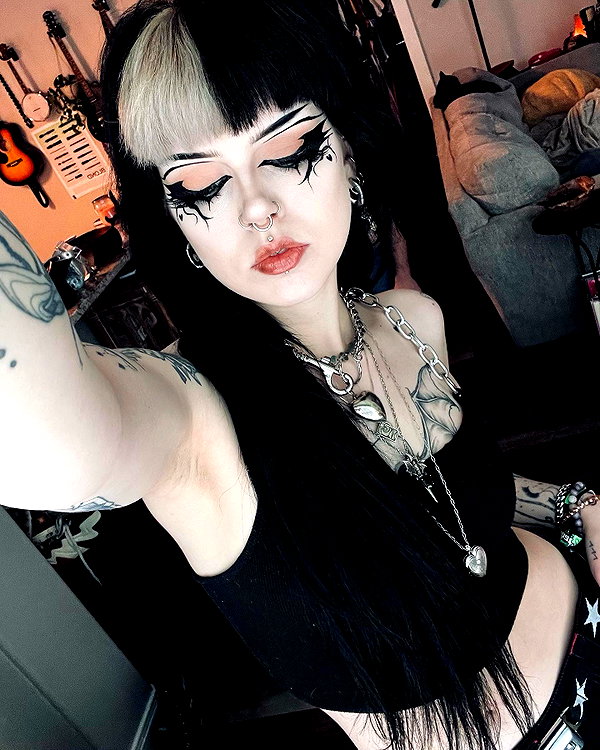yeahimcaroline instagram image archive image