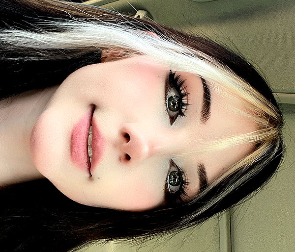 danielle.mercedie instagram image archive image