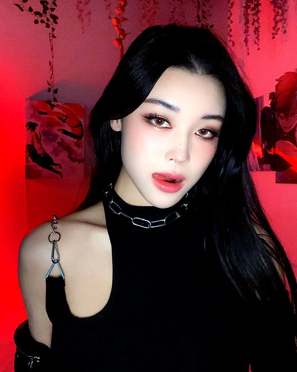 emily.ghoul instagram image archive image
