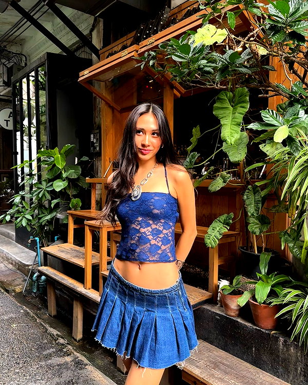 cait.knight instagram image archive image