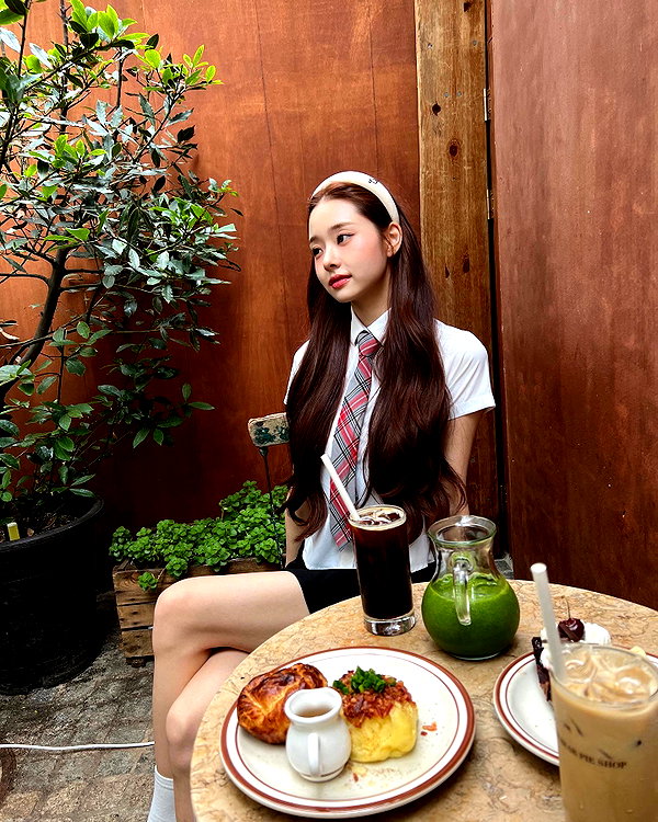 dear.zia instagram image archive image