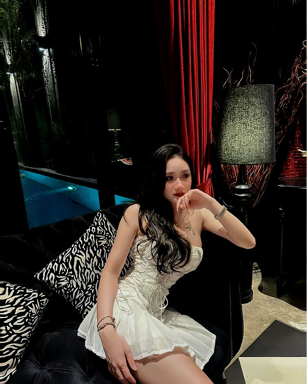 lyhythuedoxinh instagram image archive image