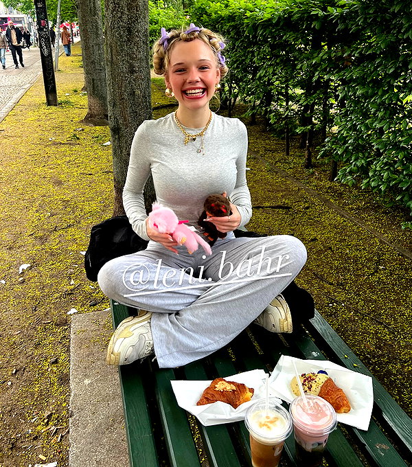 leni.bahr instagram image archive image