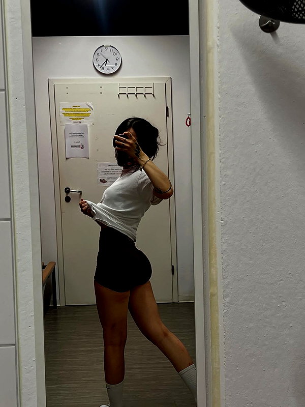 cata.leyah instagram image archive image