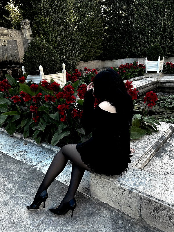 andasrose instagram image archive image