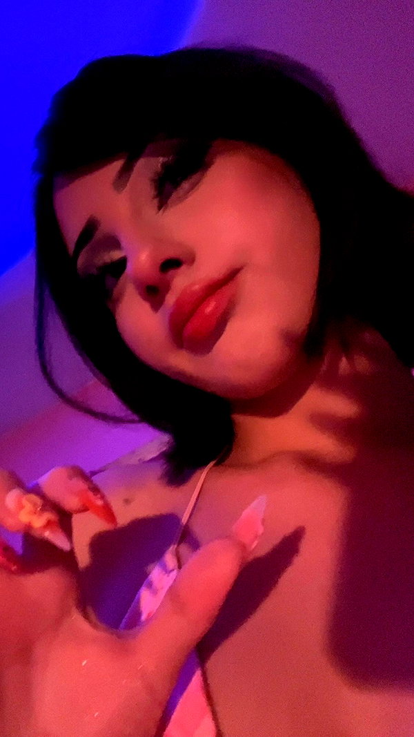 Archived image from @starberrymali on Instagram