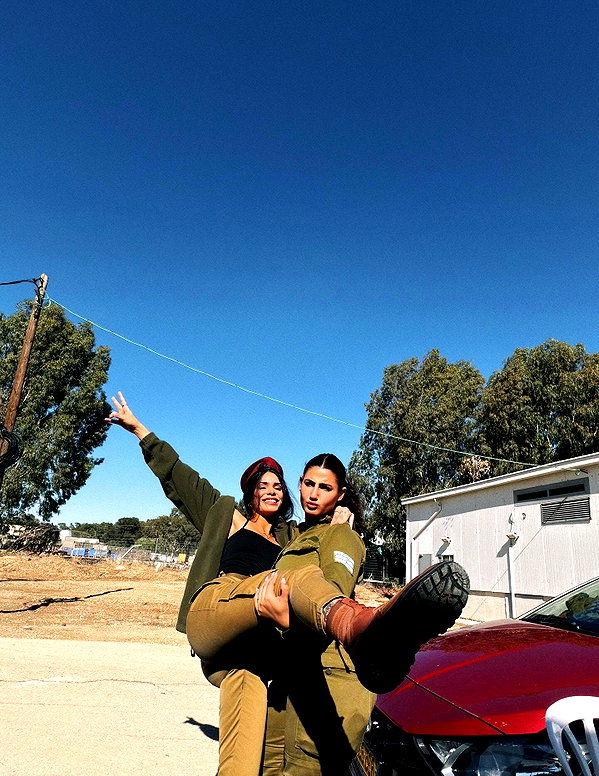 Archived image from @henshitritt on Instagram