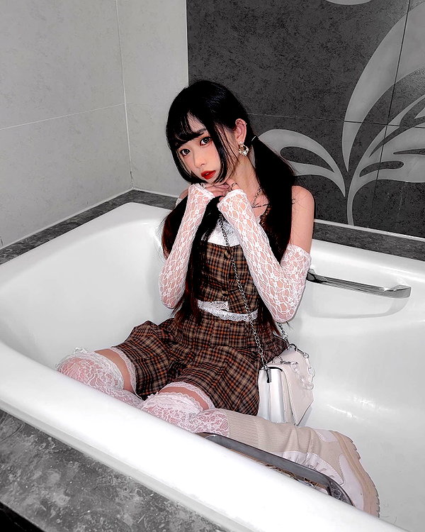 nixqq.425_ instagram image archive image
