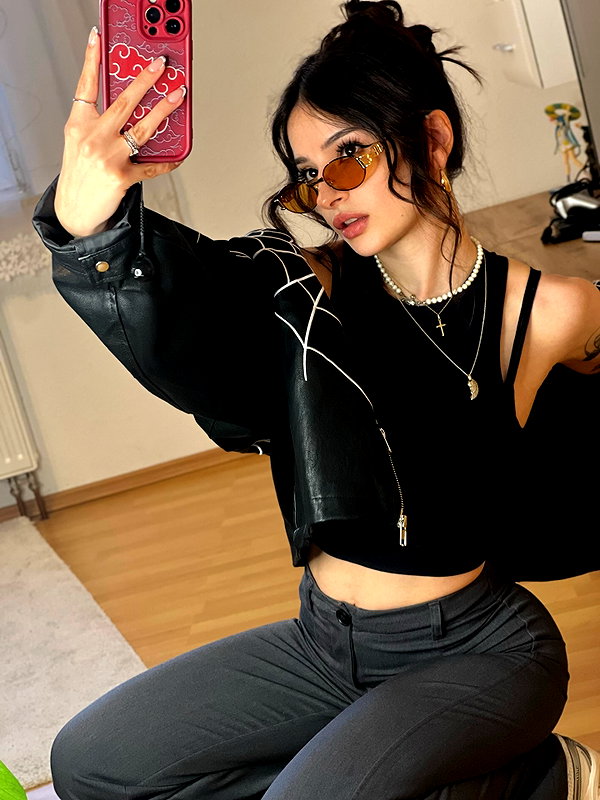 cata.leyah instagram image archive image
