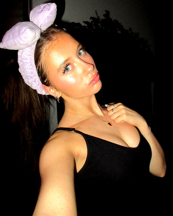 ellianawalmsley instagram image archive image