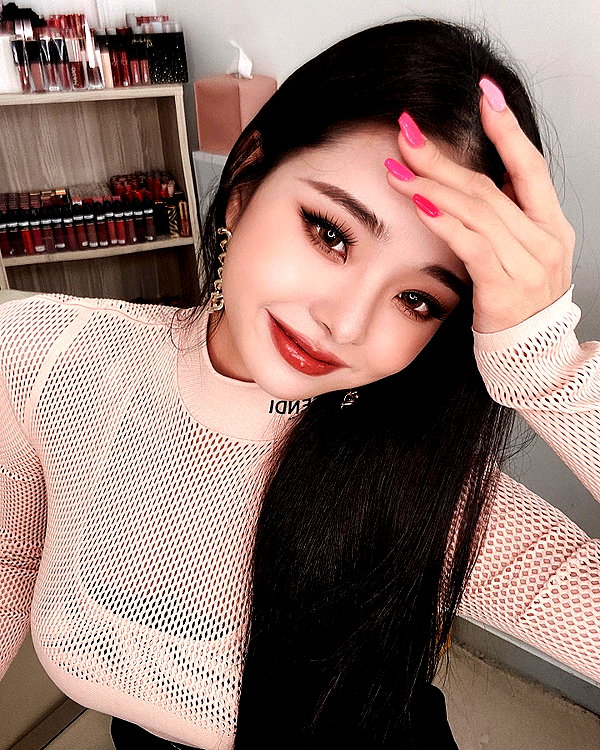 dear.zia instagram image archive image