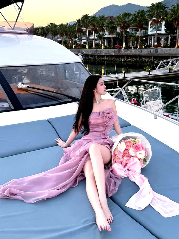 lyhythuedoxinh instagram image archive image