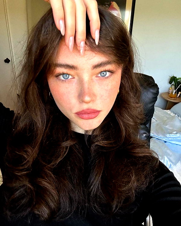 baddiesessence instagram image archive image