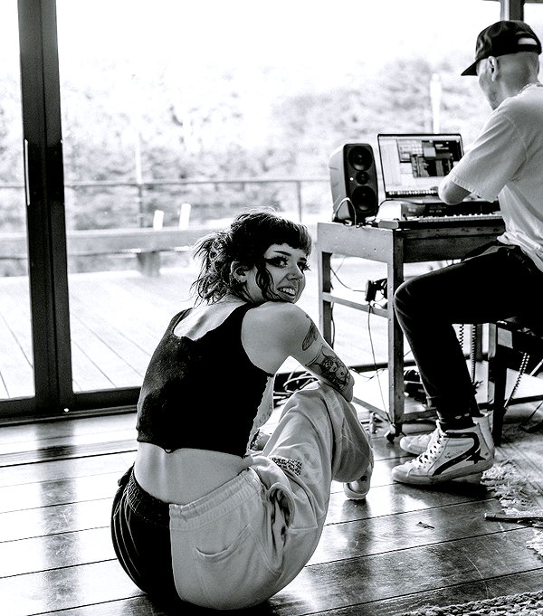 yeahimcaroline instagram image archive image
