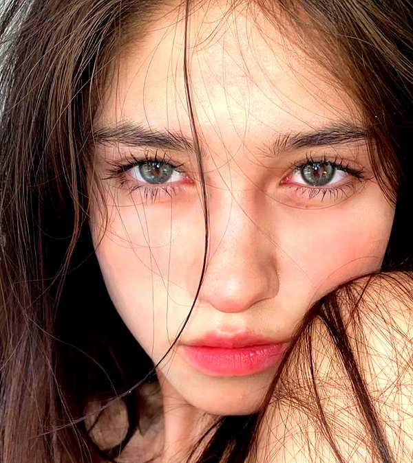 baddiesessence instagram image archive image