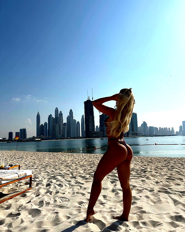 rhiannonbluee instagram image archive image