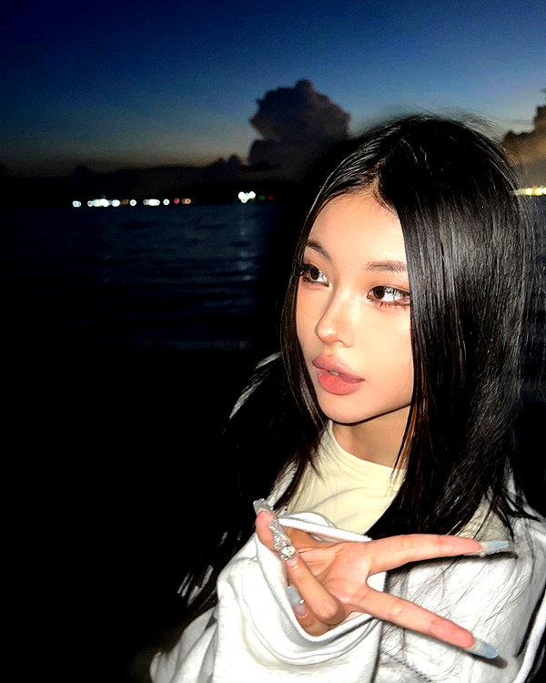 ll.lu1s instagram image archive image