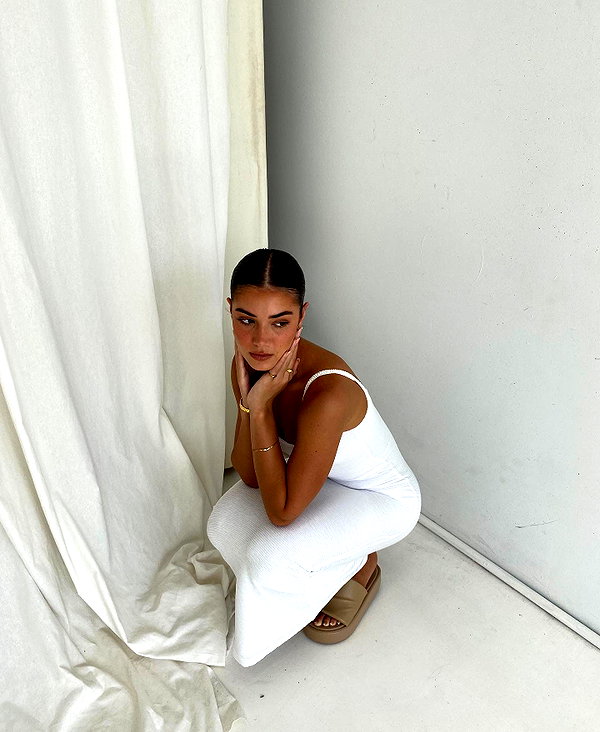 dekota_thompson instagram image archive image