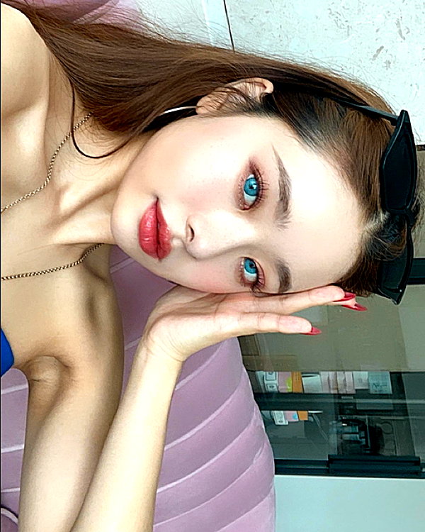 dear.zia instagram image archive image