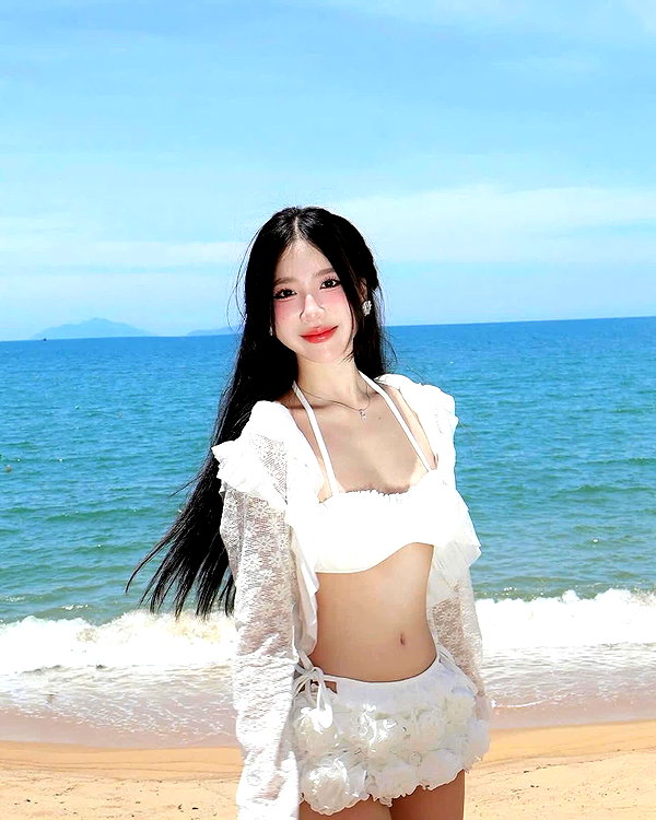 lyhythuedoxinh instagram image archive image