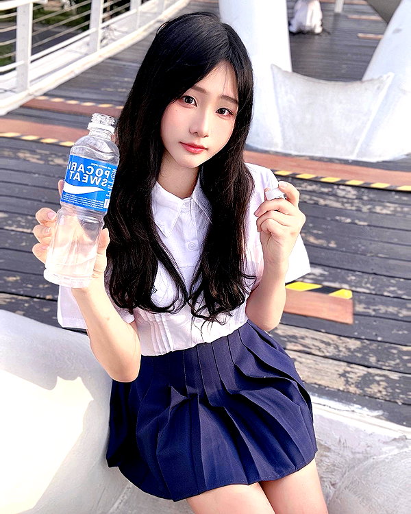lai_931201 instagram image archive image