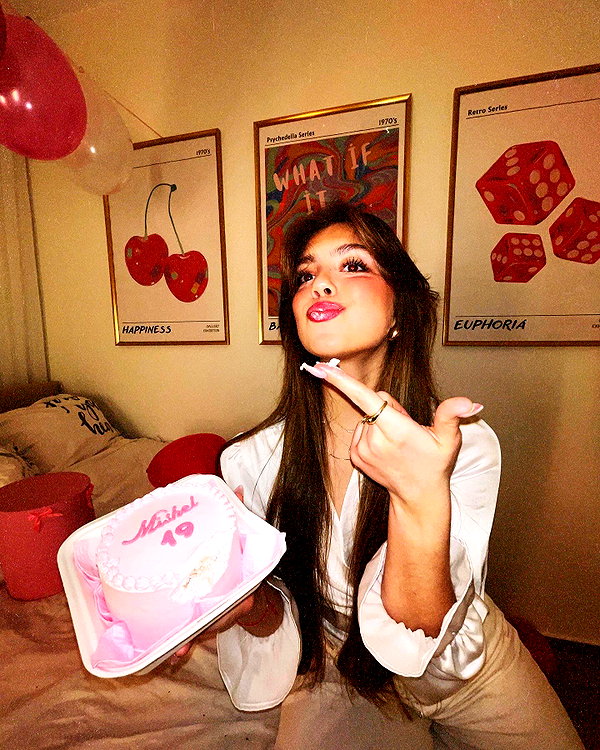 mishel_d_ instagram image archive image