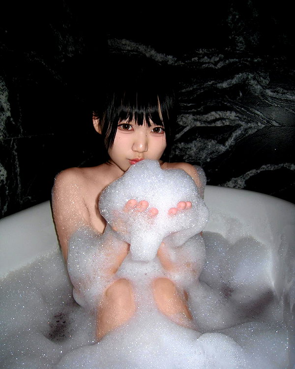 150_aiko instagram image archive image