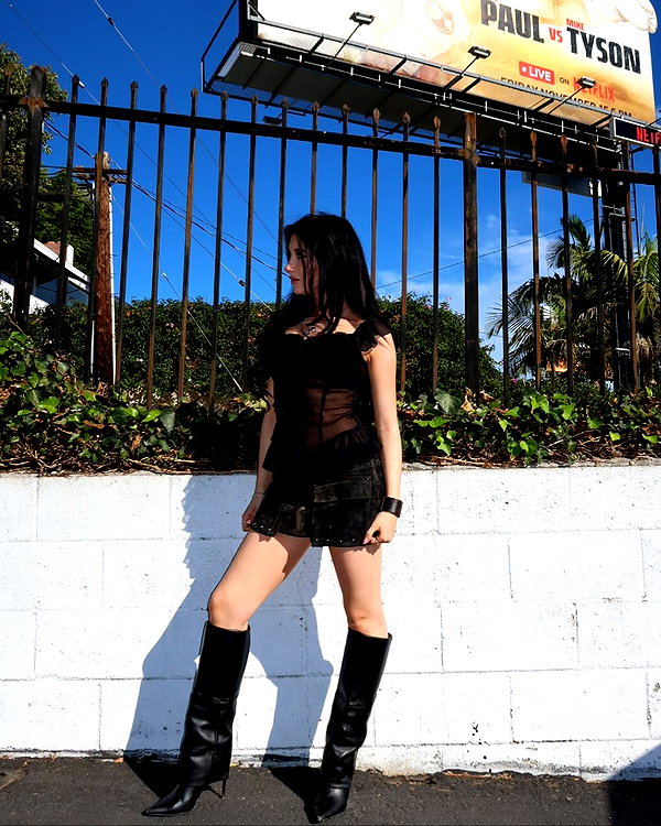 ellianawalmsley instagram image archive image