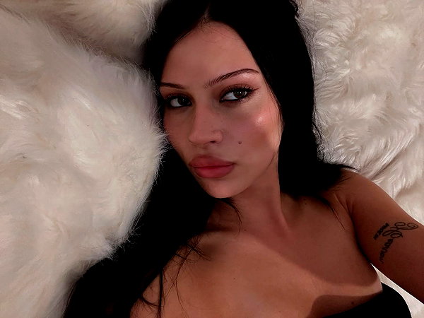 karolinaawasik instagram image archive image