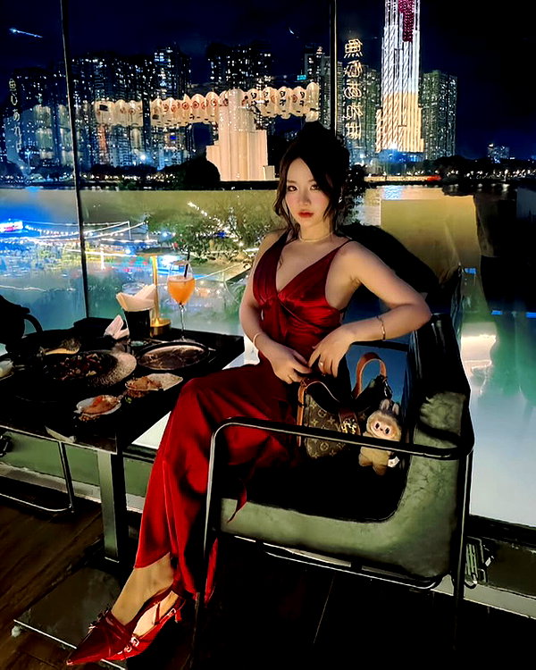 lyhythuedoxinh instagram image archive image
