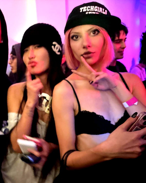 leonanaomii instagram image archive image