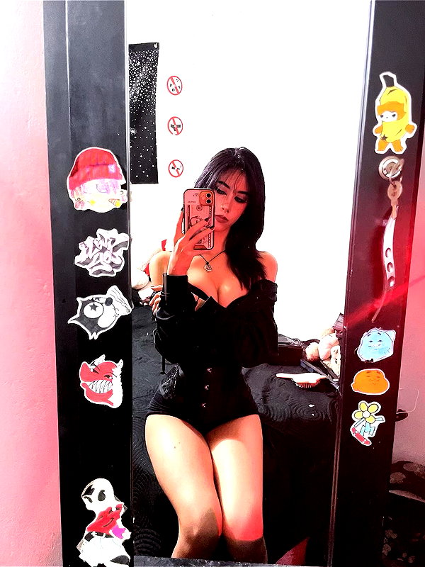 shevaal_x instagram image archive image