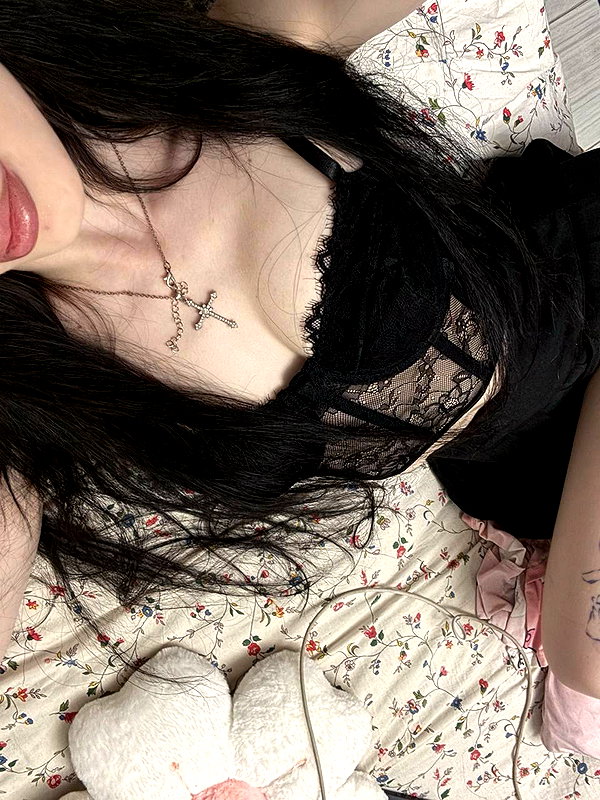 mia_goth2004 instagram image archive image
